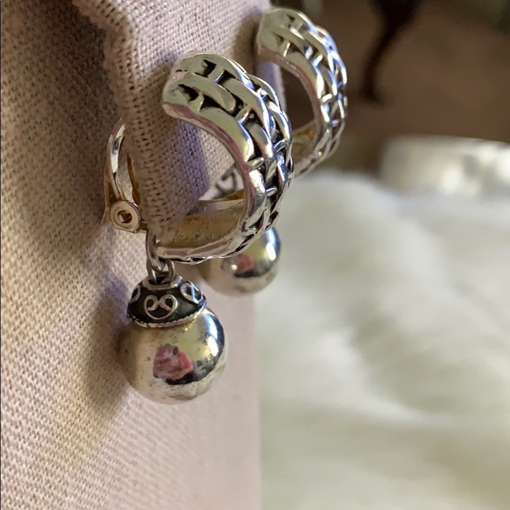 Silver color clips earrings beautiful. - Picture 6 of 8